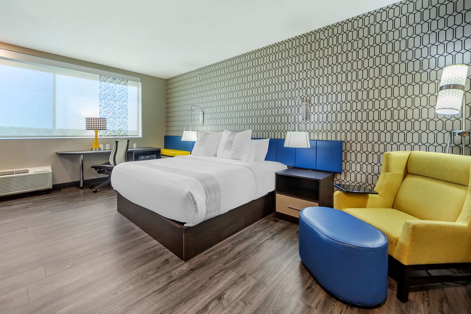 غرفة سيغنتشر كبيرة بسرير كينج، Glo Best Western Dawley Farms In Sioux Falls 4/6