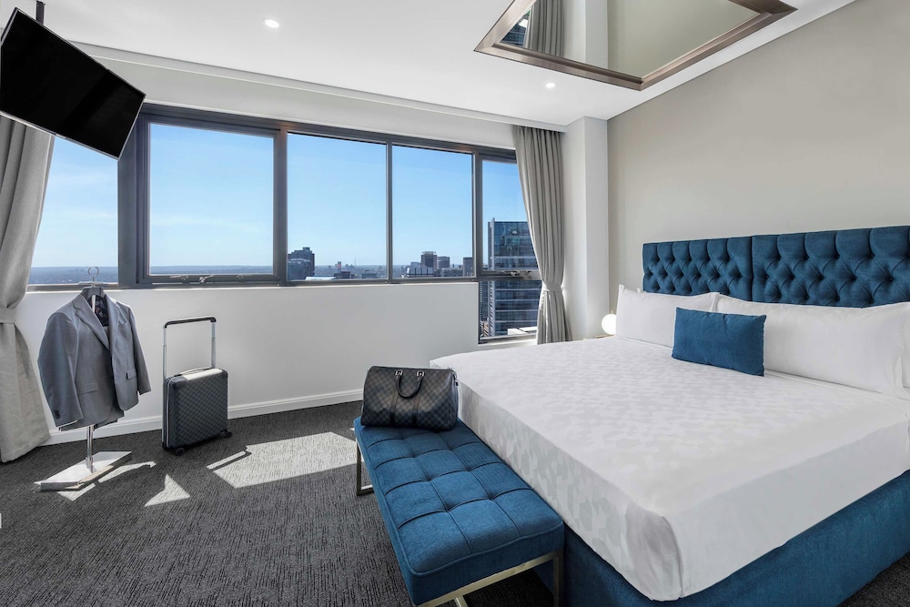 3 Bedrooms, Summit, Penthouse