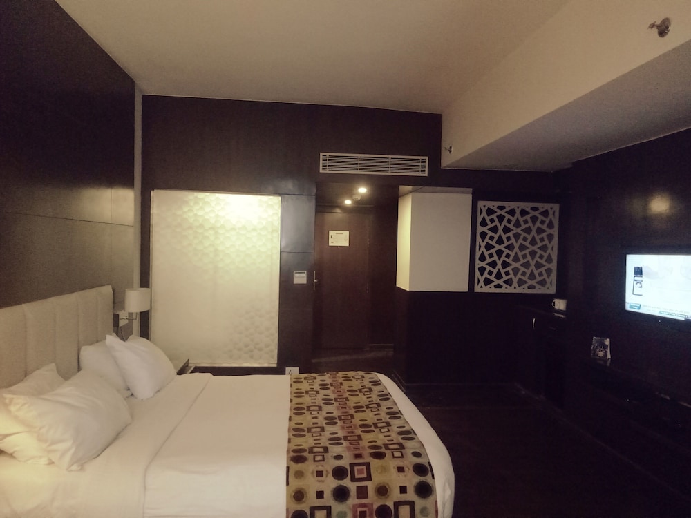 Renest Jaipur 15/49