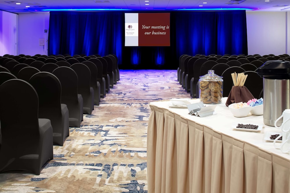 DoubleTree by Hilton Hotel Dallas DFW Airport North 25/53