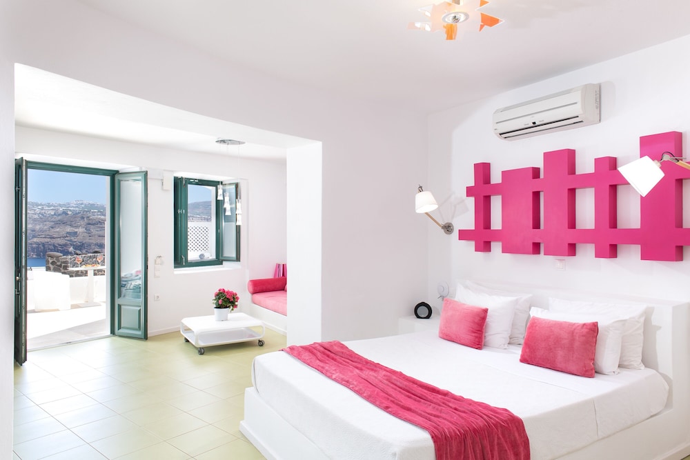 AVANT GARDE SUITES 20/82