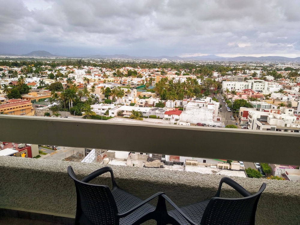 Ocean View Beach Hotel 47/51