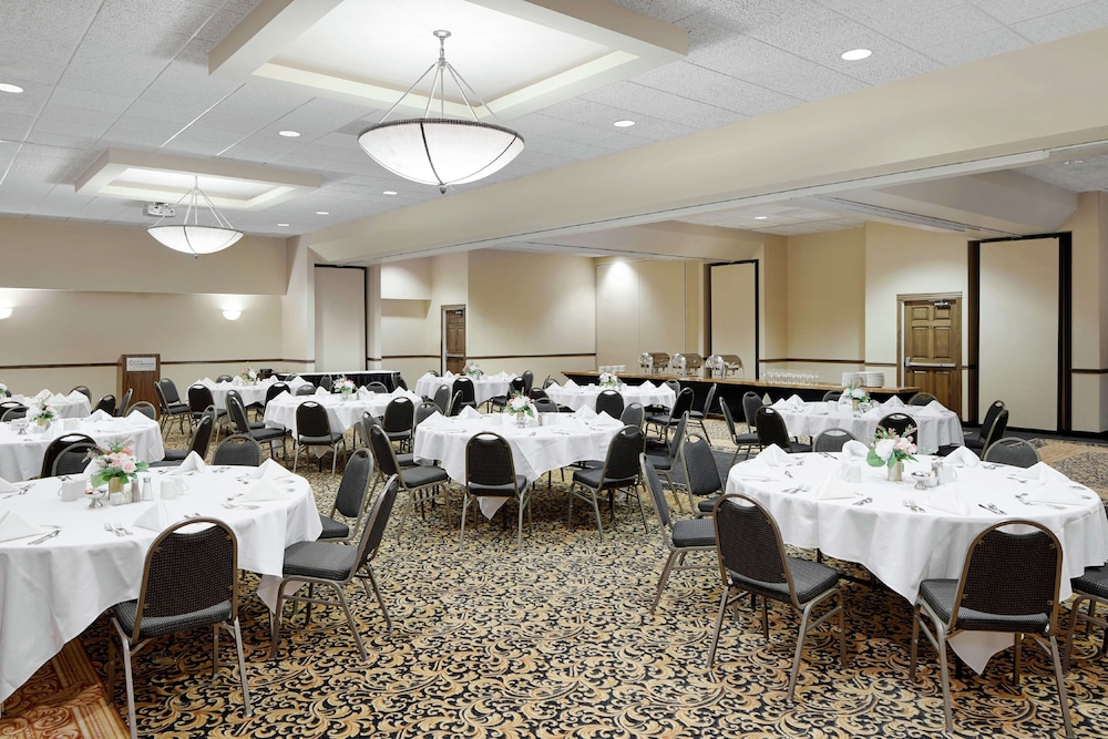 Hilton Garden Inn Champaign/ Urbana 40/44