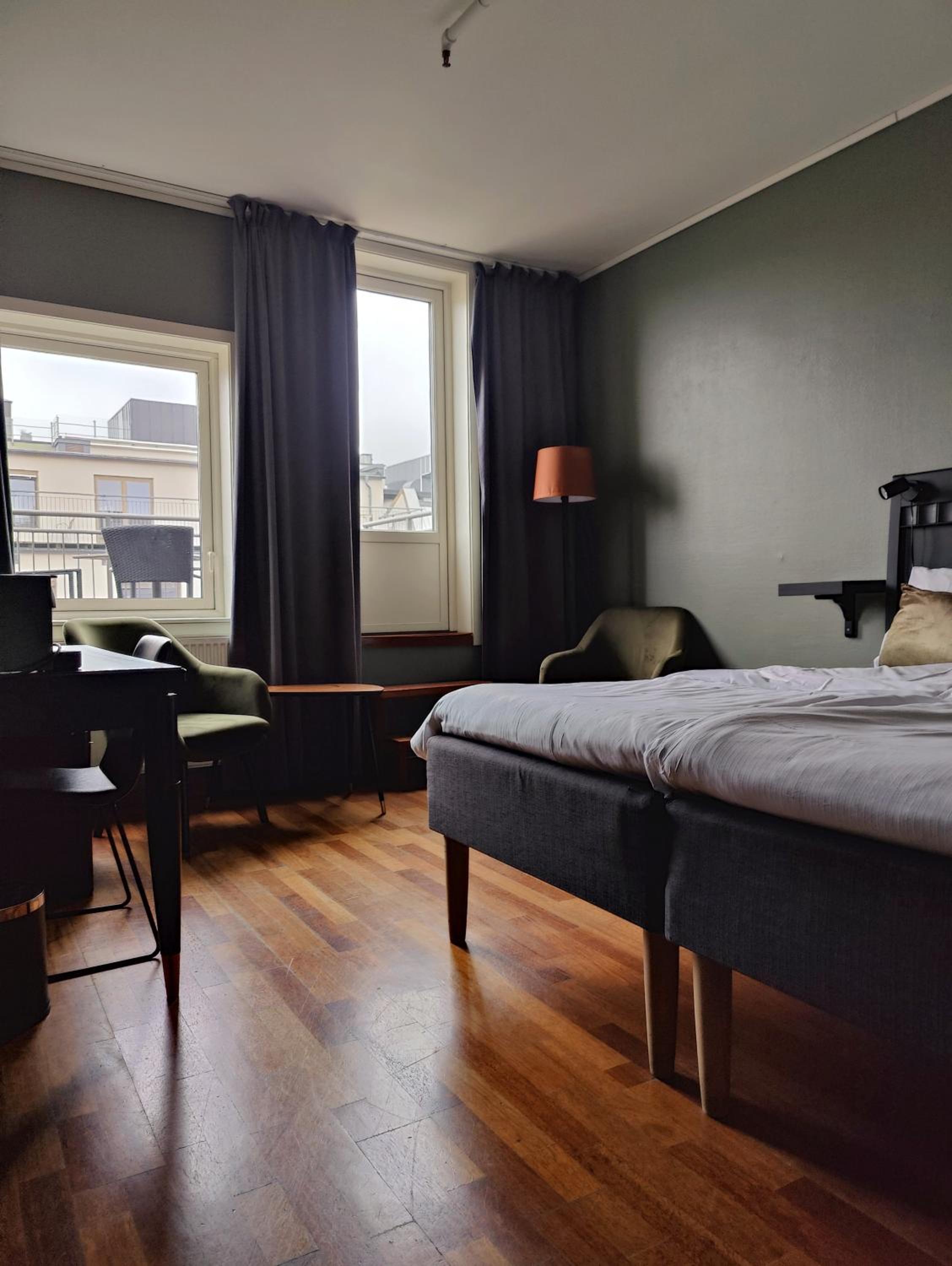 Plus, Queen Bed, Terrace