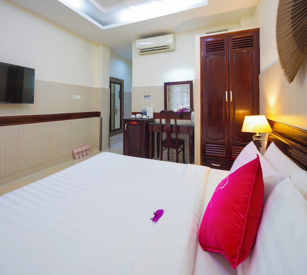 Hoang Thanh Thuy Hotel 1 18/77