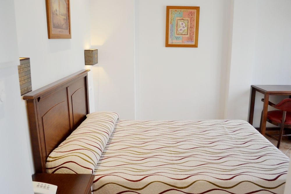 Tarik Hotel 28/63