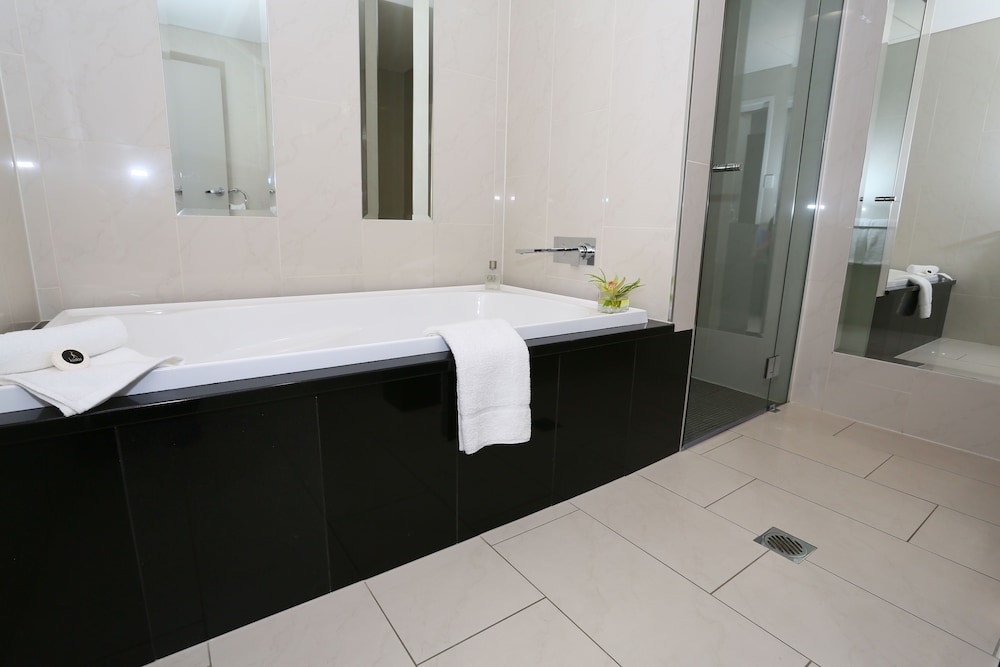 Springfield Lakes Hotel 49/49