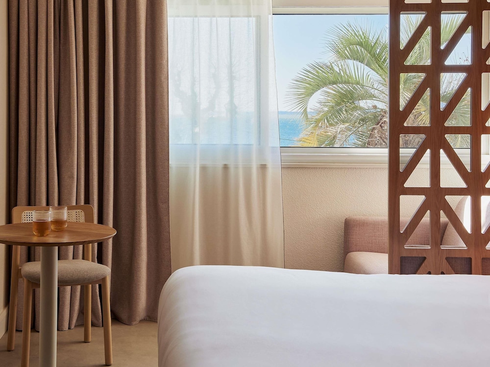 غرفة بريفيليج بسرير مزدوج بإطلالة على البحر، Mercure St Raphael Centre Plage 5/10