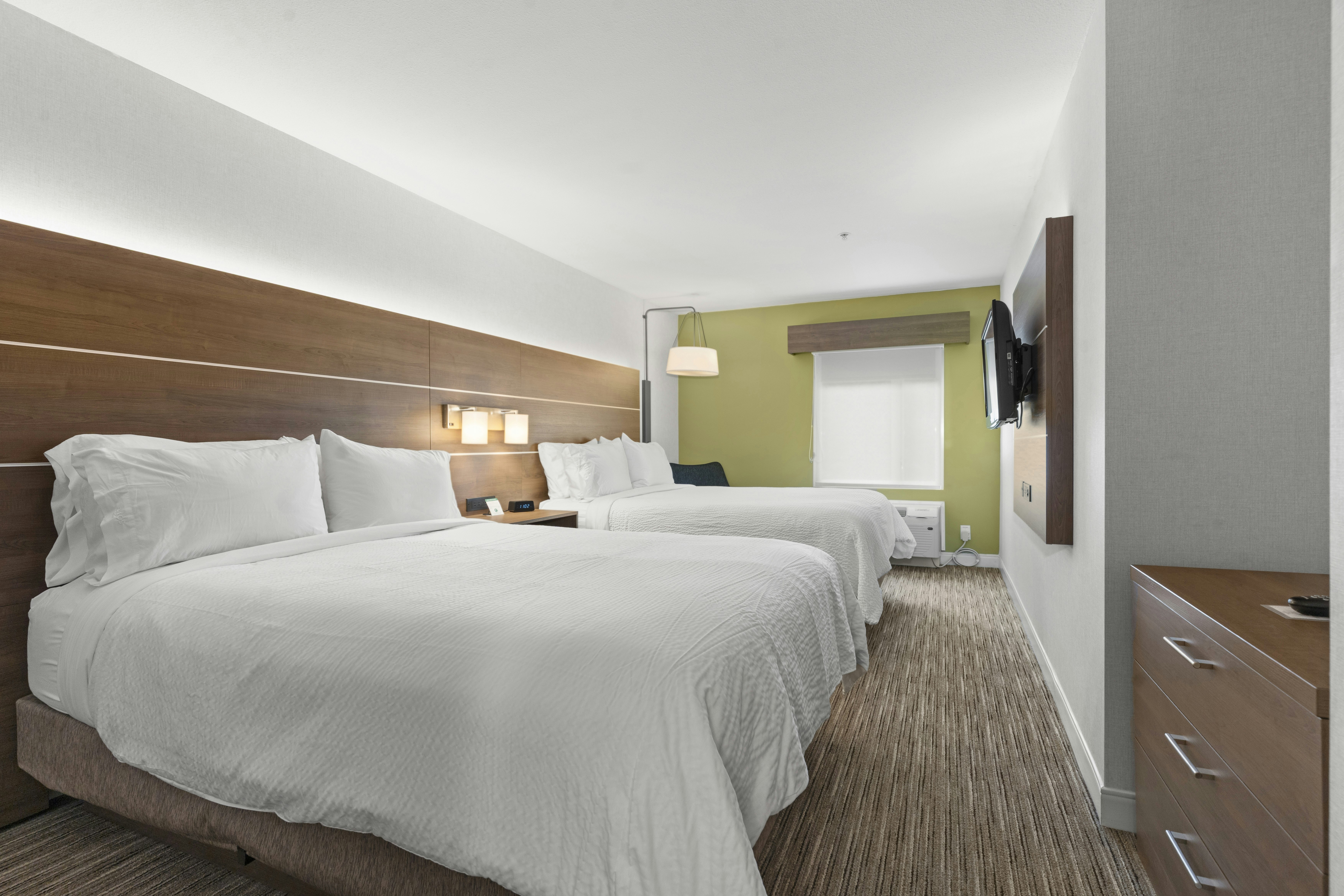 Holiday Inn Express Suites Surrey 15/50