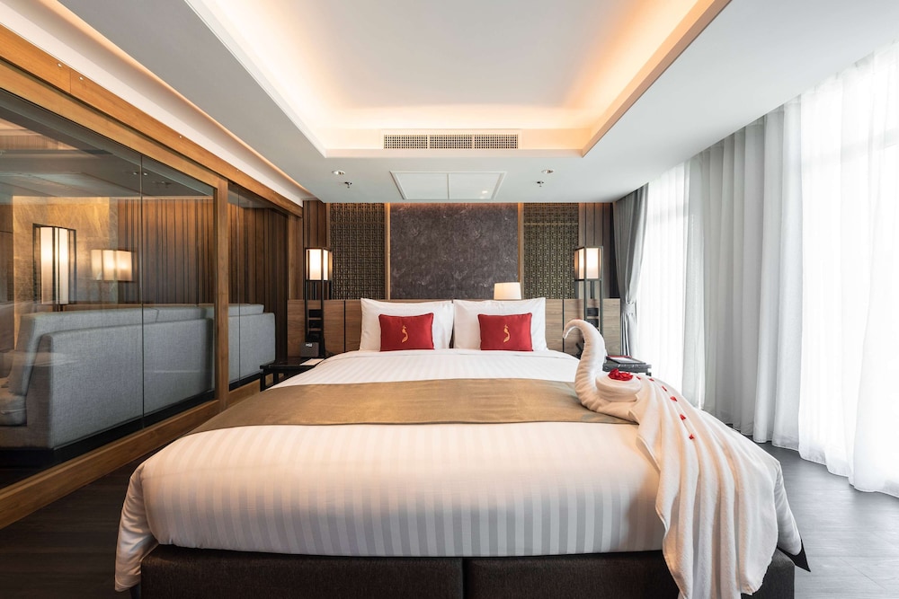 1 BEDROOM, SUITE, KING BED