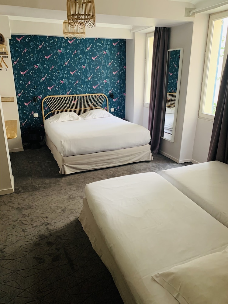 Central Hotel 21/51