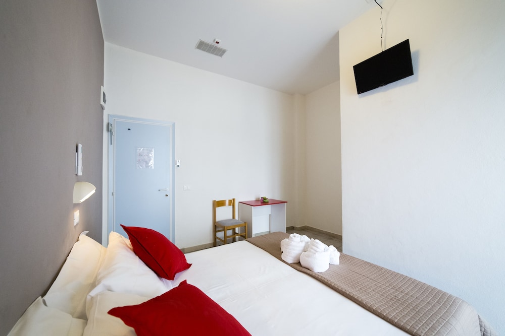 ROOM, SINGLE