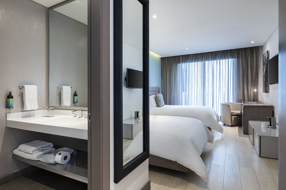 100 Luxury Suites By Preferred 76/76