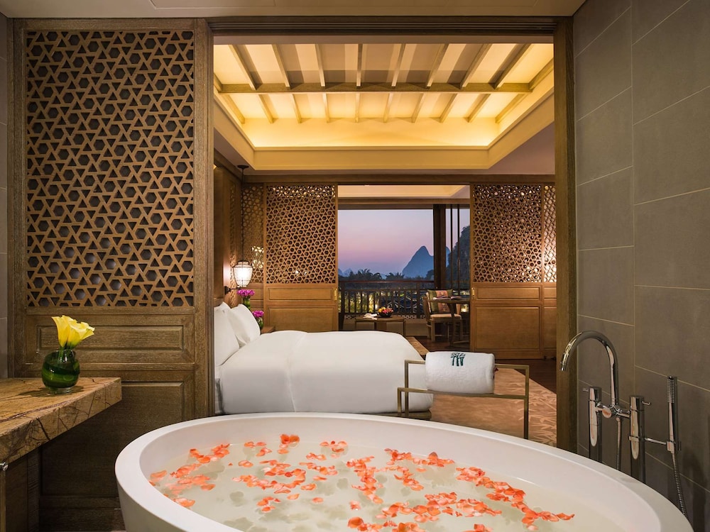 Banyan Tree Yangshuo 50/50