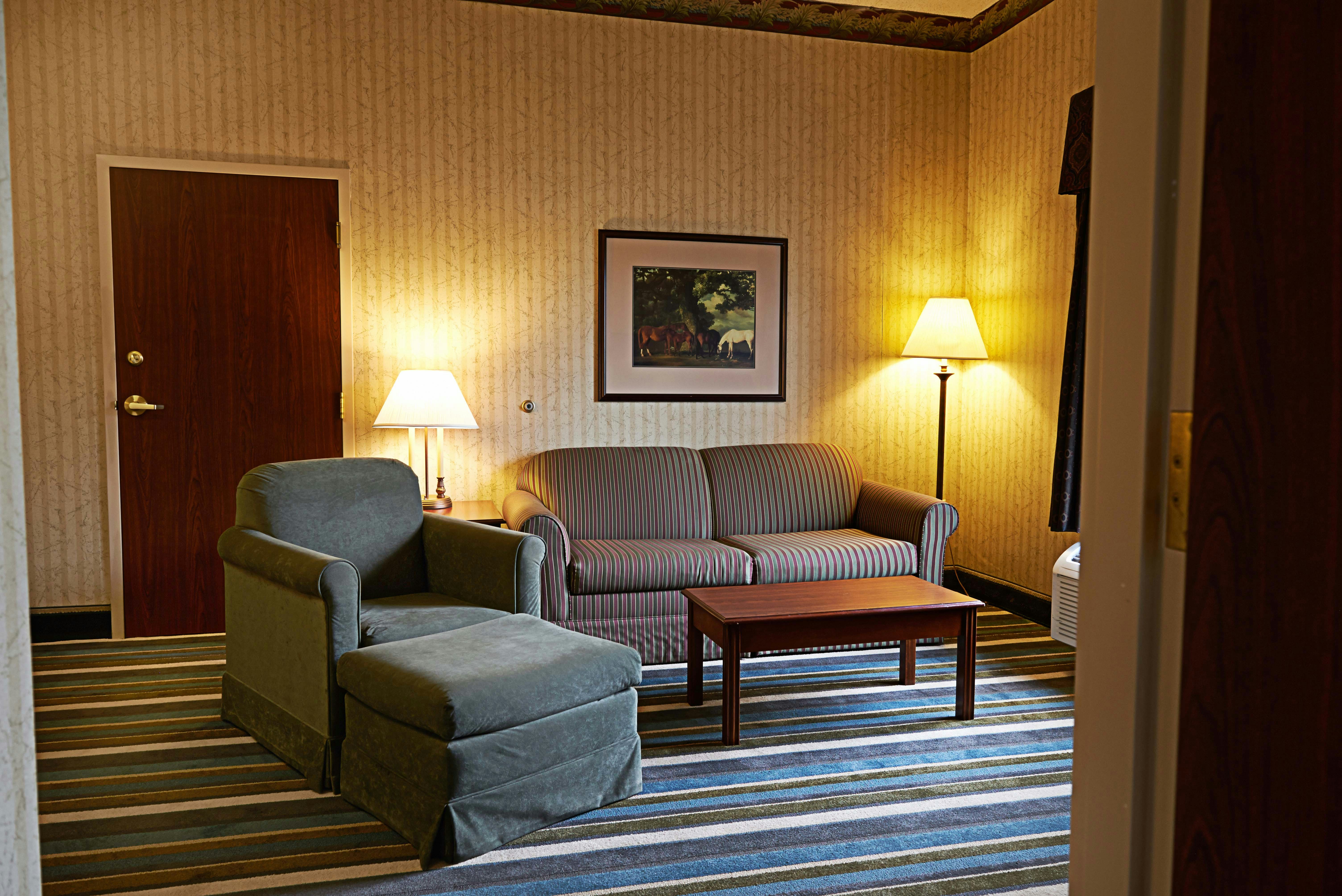 Hampton Inn Suites Scottsburg 58/82