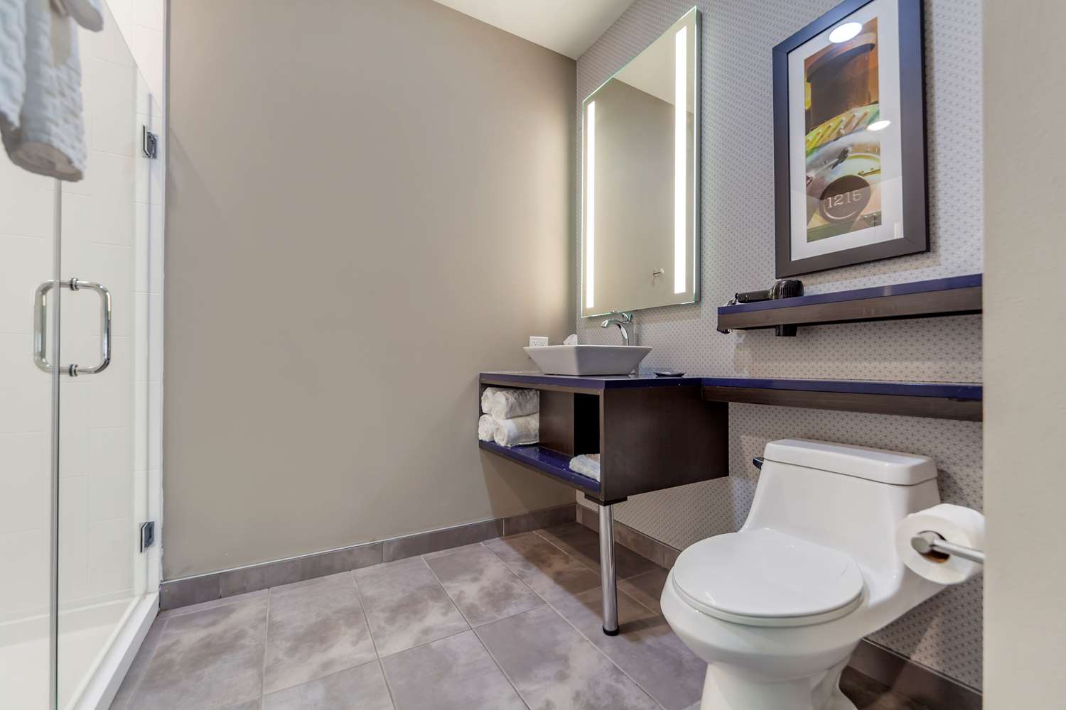 غرفة سيغنتشر كبيرة بسرير كينج، Glo Best Western Dawley Farms In Sioux Falls 6/6
