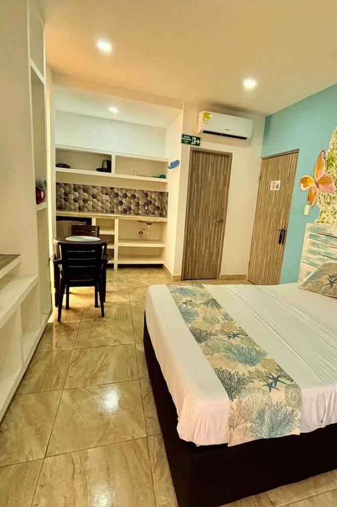 STUDIO, SUITE, CITY VIEW