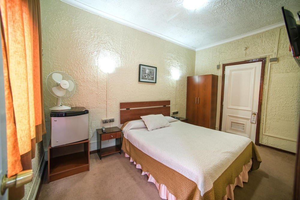 Hotel Sahara Inn 10/37