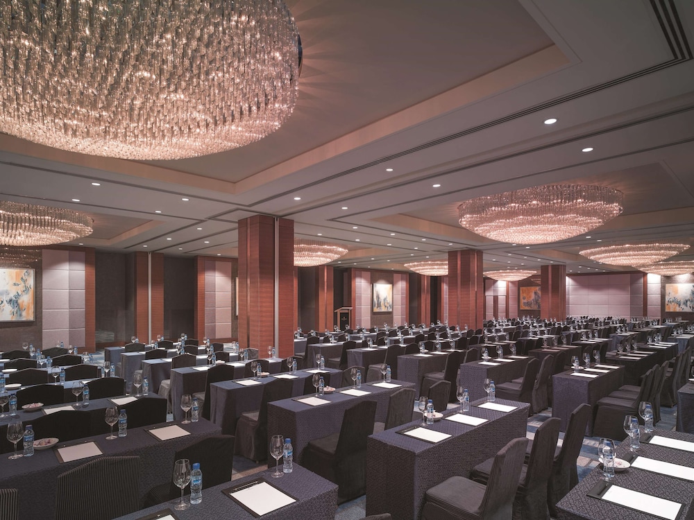 Makati Shangri-La 38/50