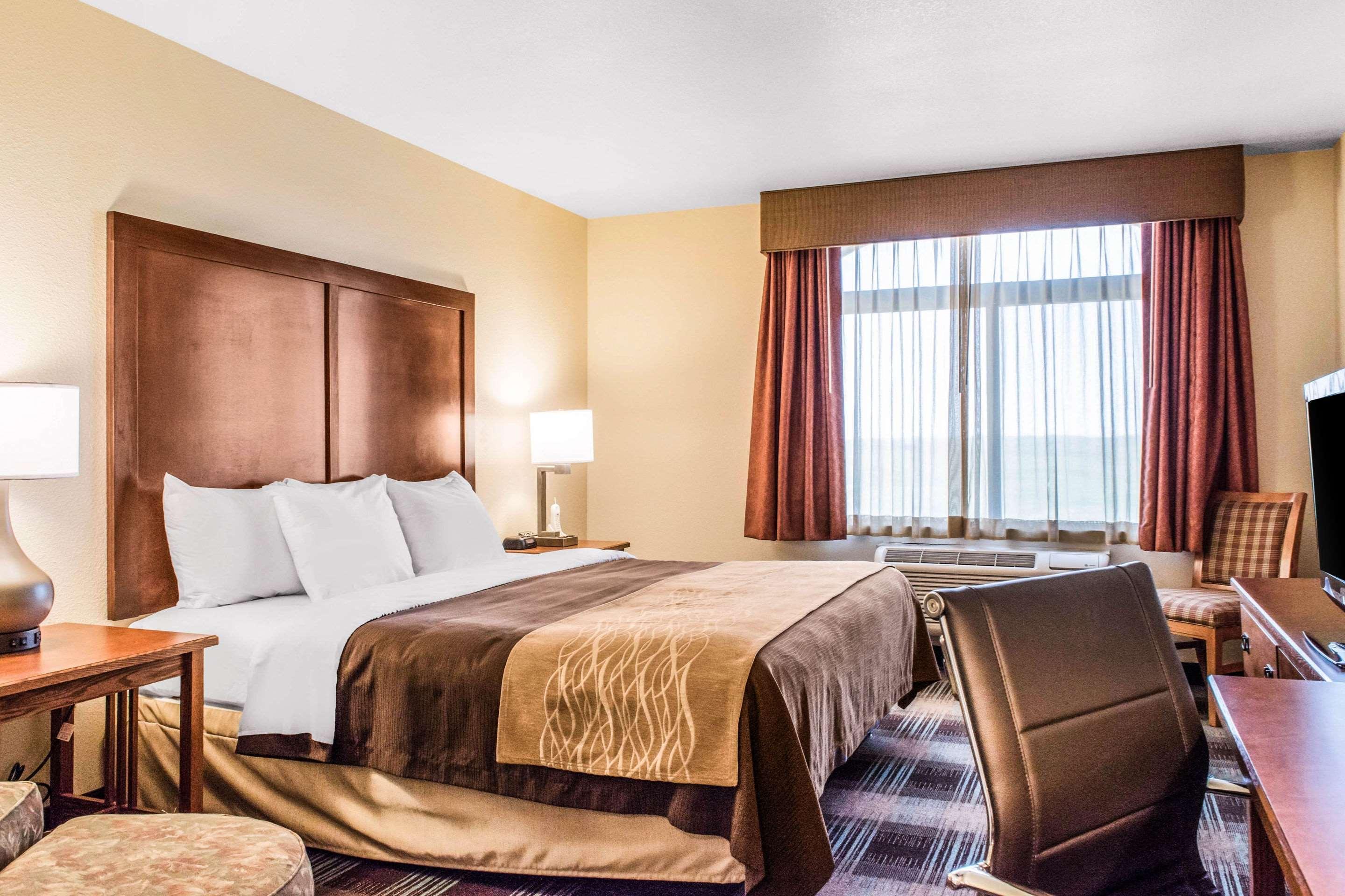 Suite, King Bed, Accessible