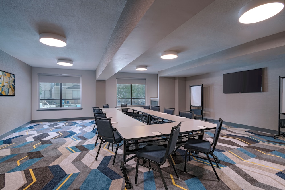 HYATT house Dallas/Uptown 63/71