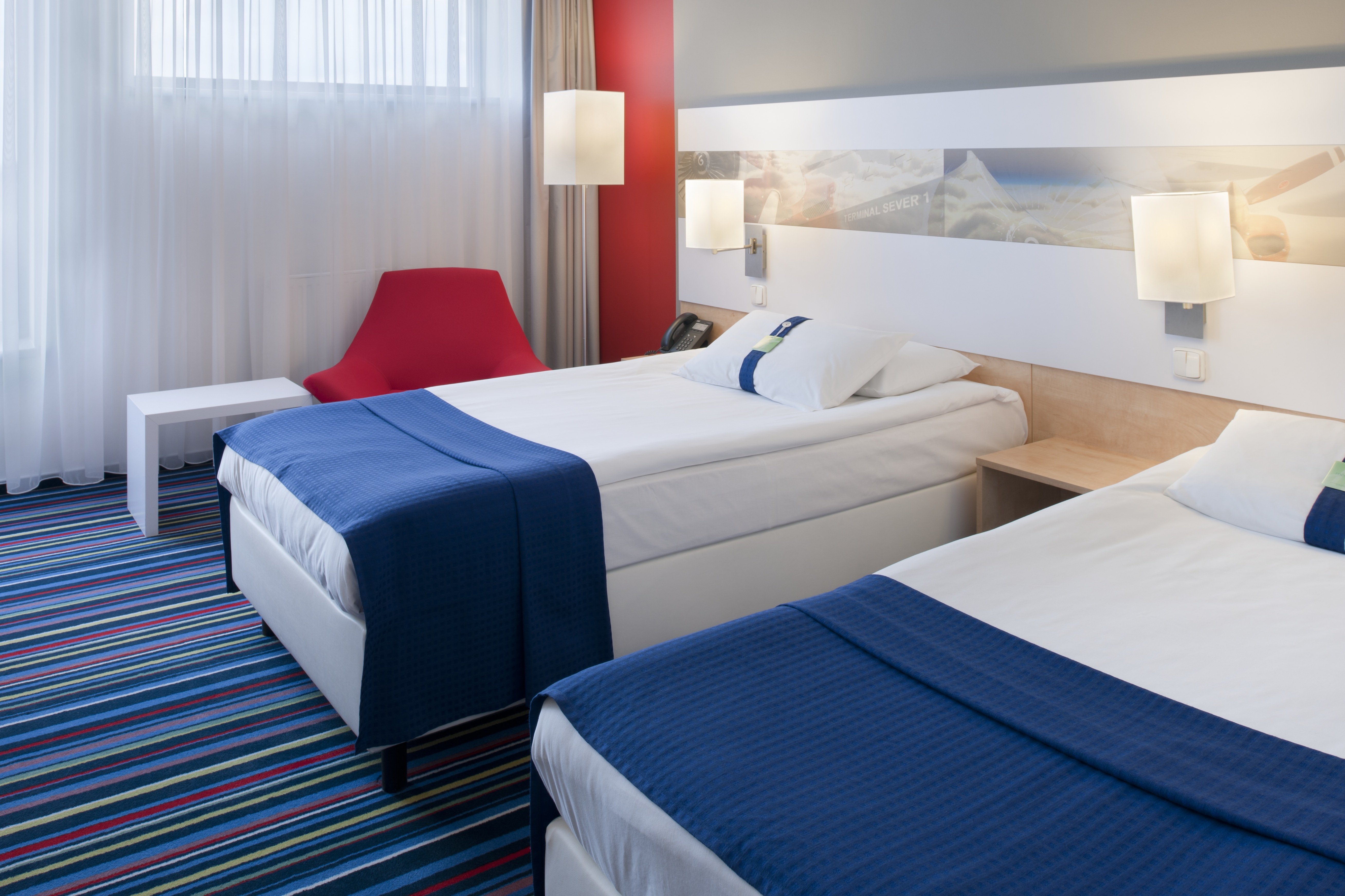 HOLIDAY INN PRAGUE AIRPORT 36/76