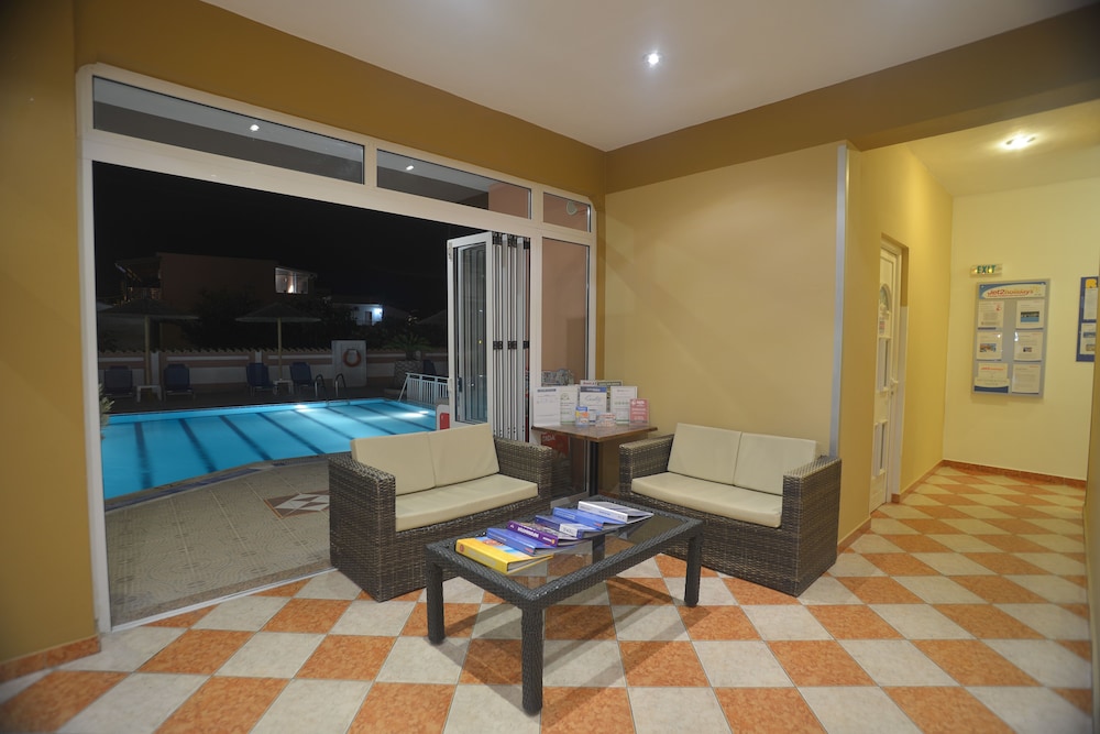 Angelina Hotel and Apartments 38/60