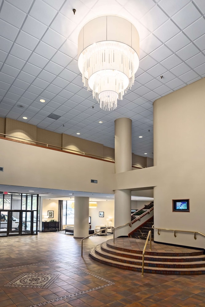 Radisson Hotel Bismarck 7/44