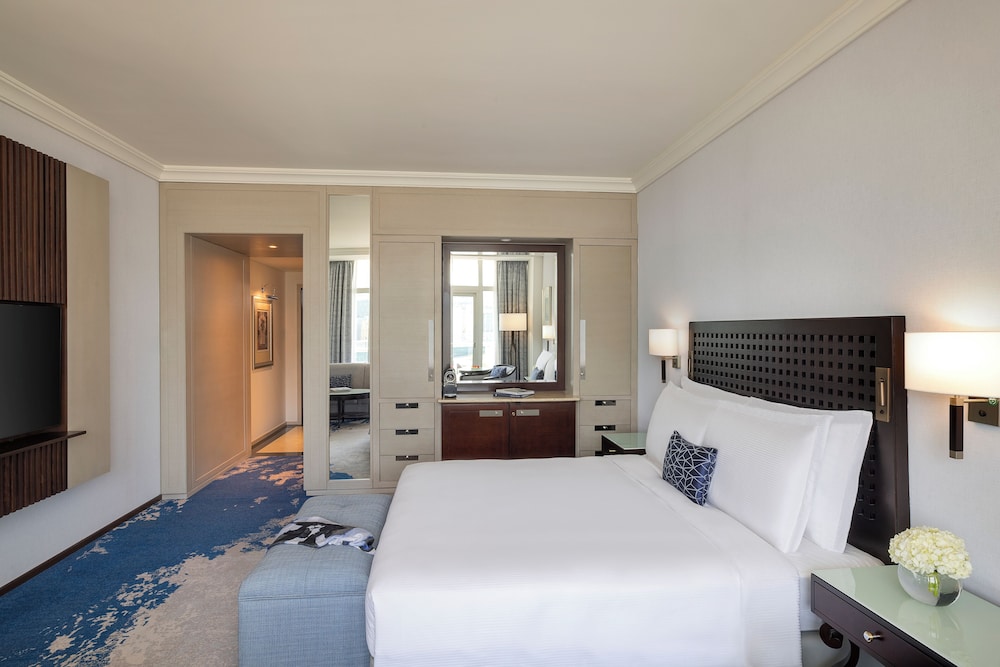 ROOM, KING BED, BALCONY