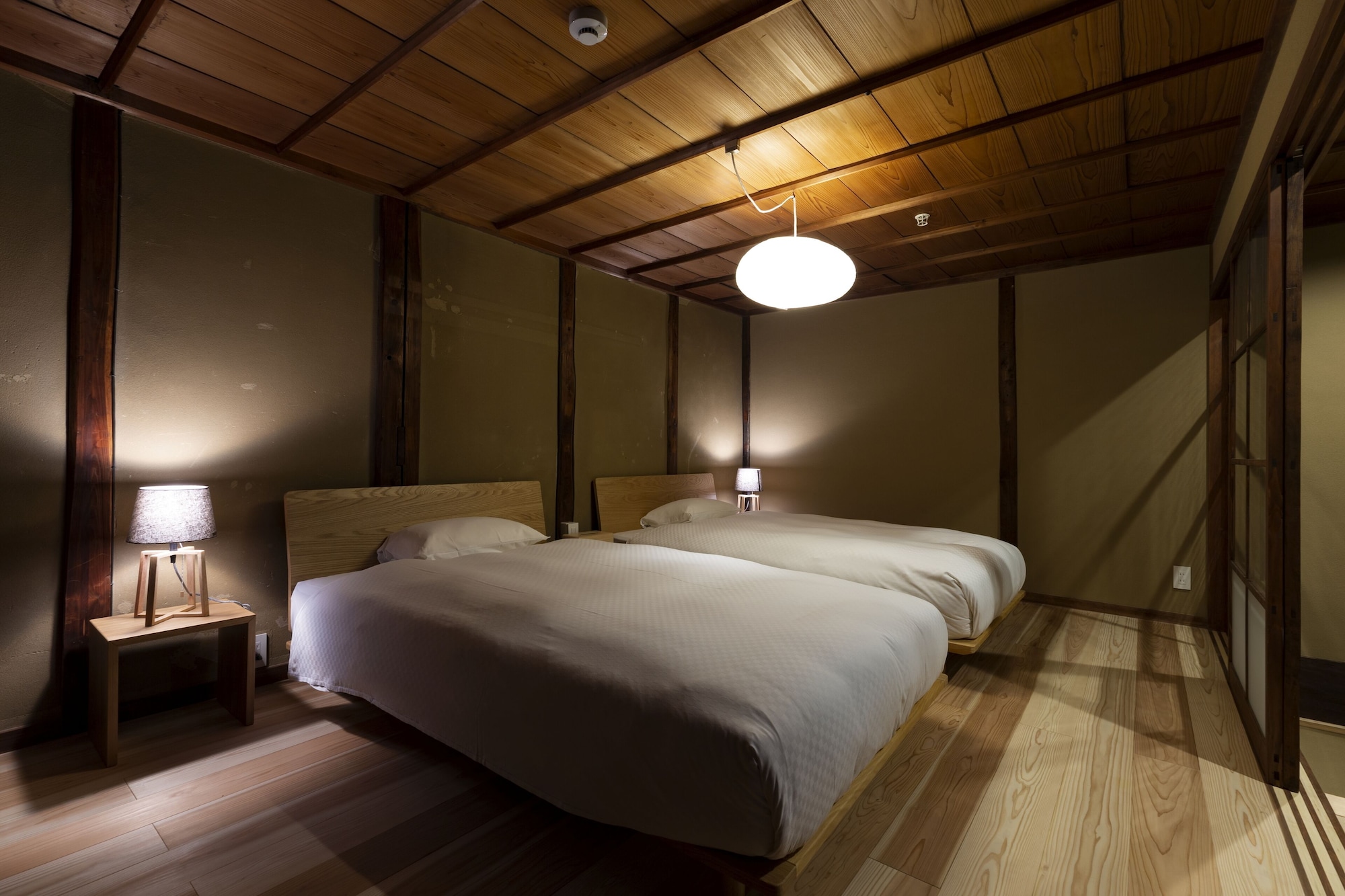 Comfort, Twin Beds