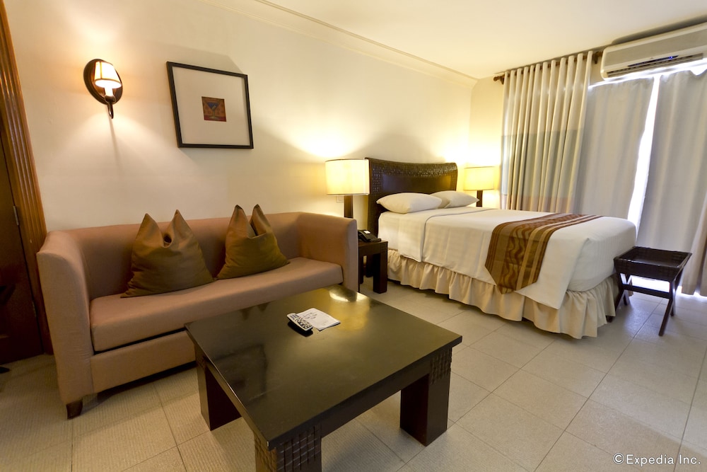 Crown Regency Suites Mactan 50/74