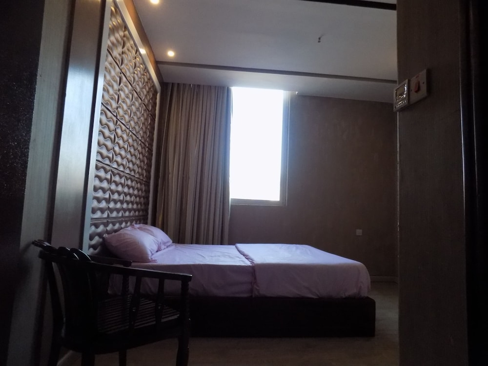 Freedom City Hotel 10/34