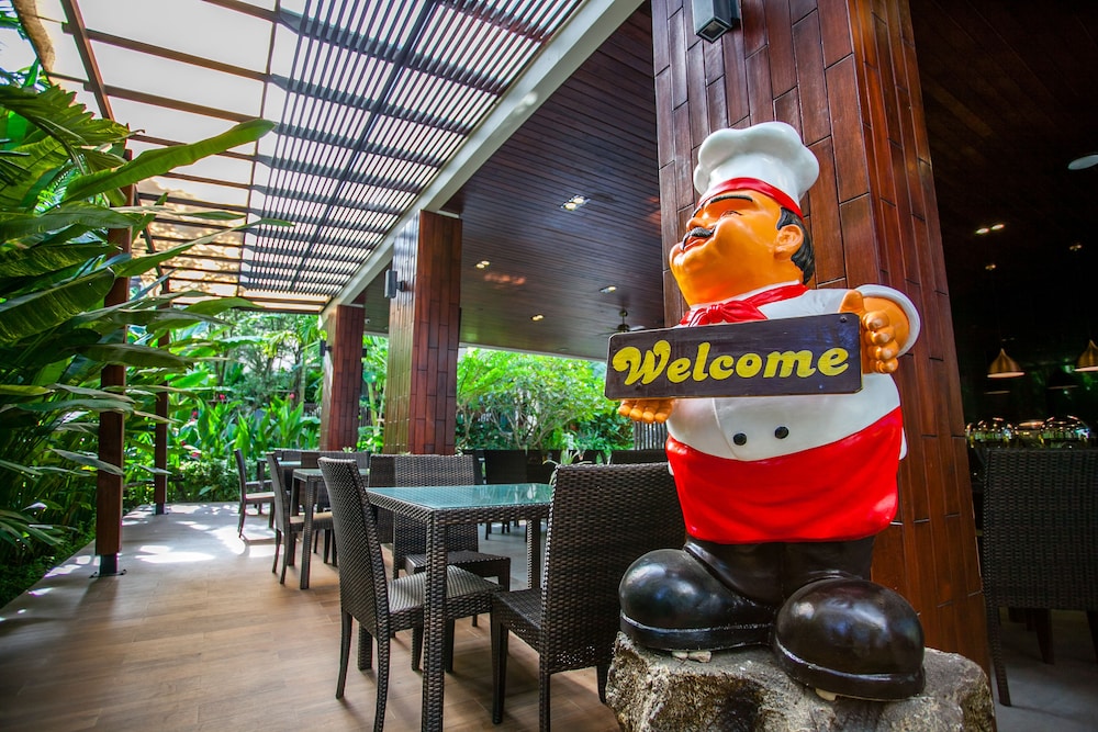 HULA HULA RESORT l truly tropical and fun wellness 18/90