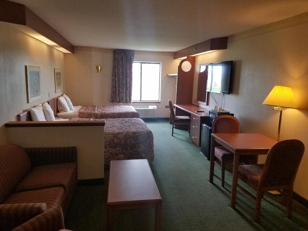 Syracuse Inn & Suites 16/22