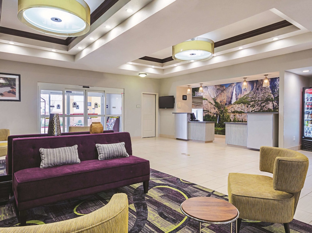 La Quinta Inn & Suites by Wyndham Fresno Northwest 32/44