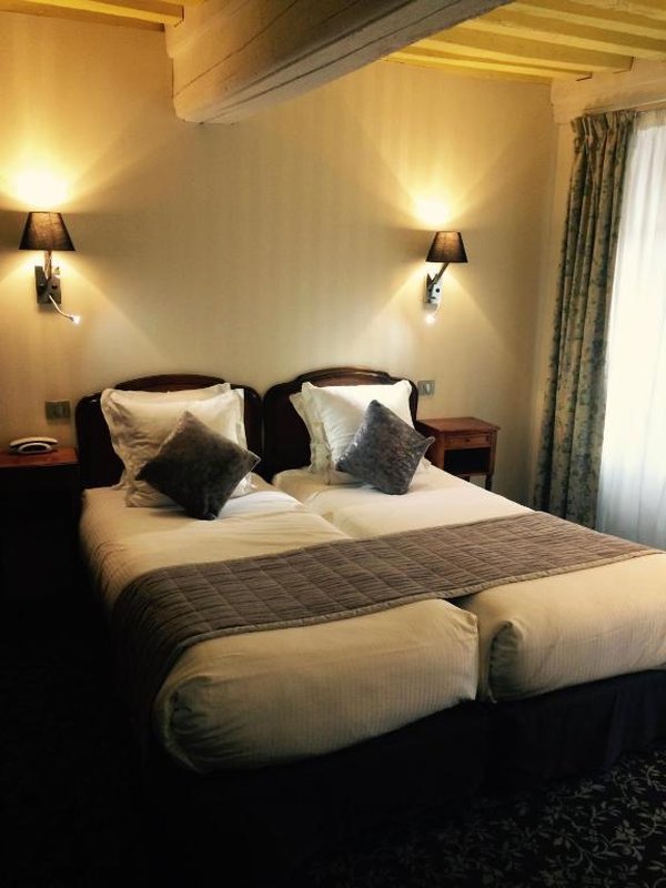 Henry Ii Hotel 10/59