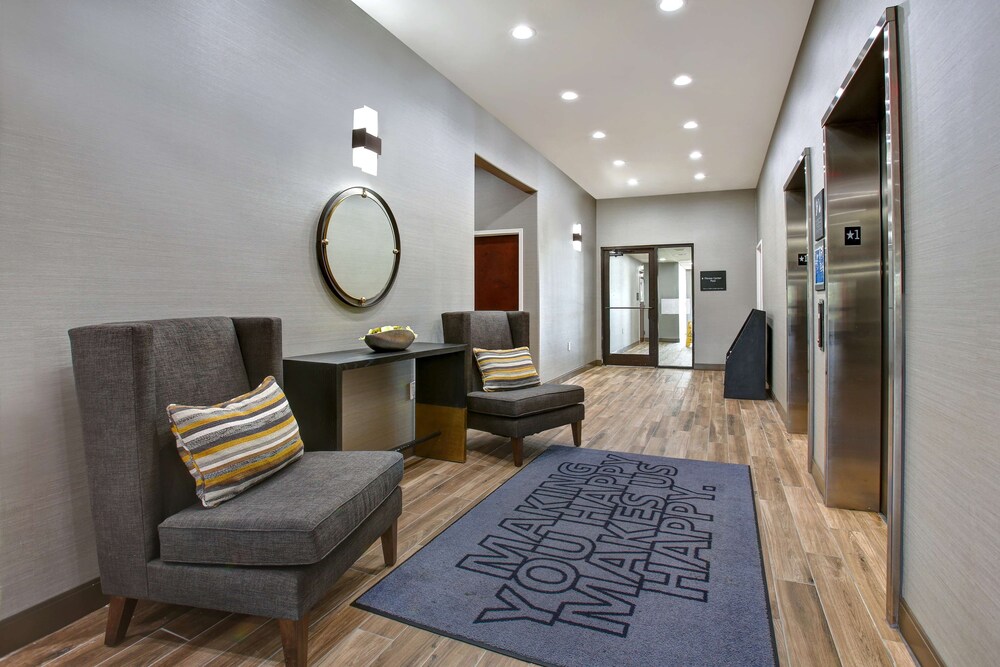 Hampton Inn and Suites Dallas-Desoto 14/57