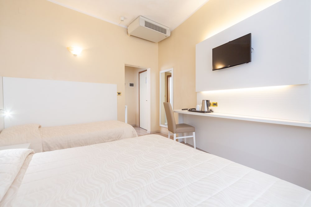 Hotel University 30/66