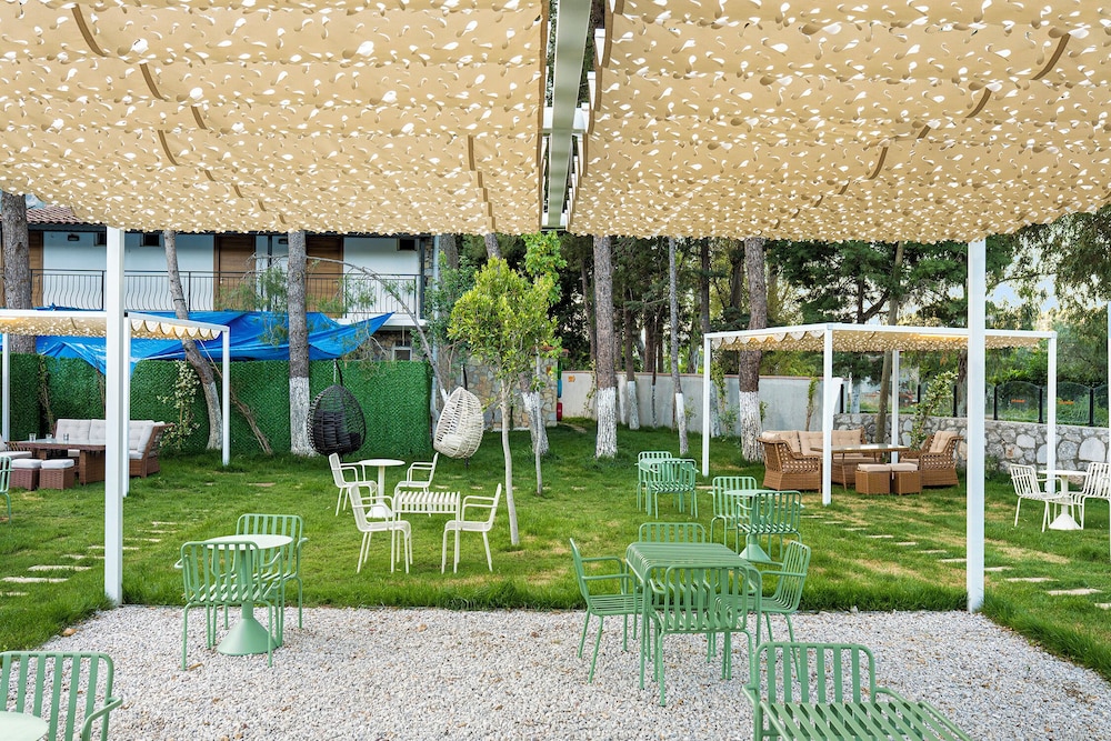 Alados Otel 46/50