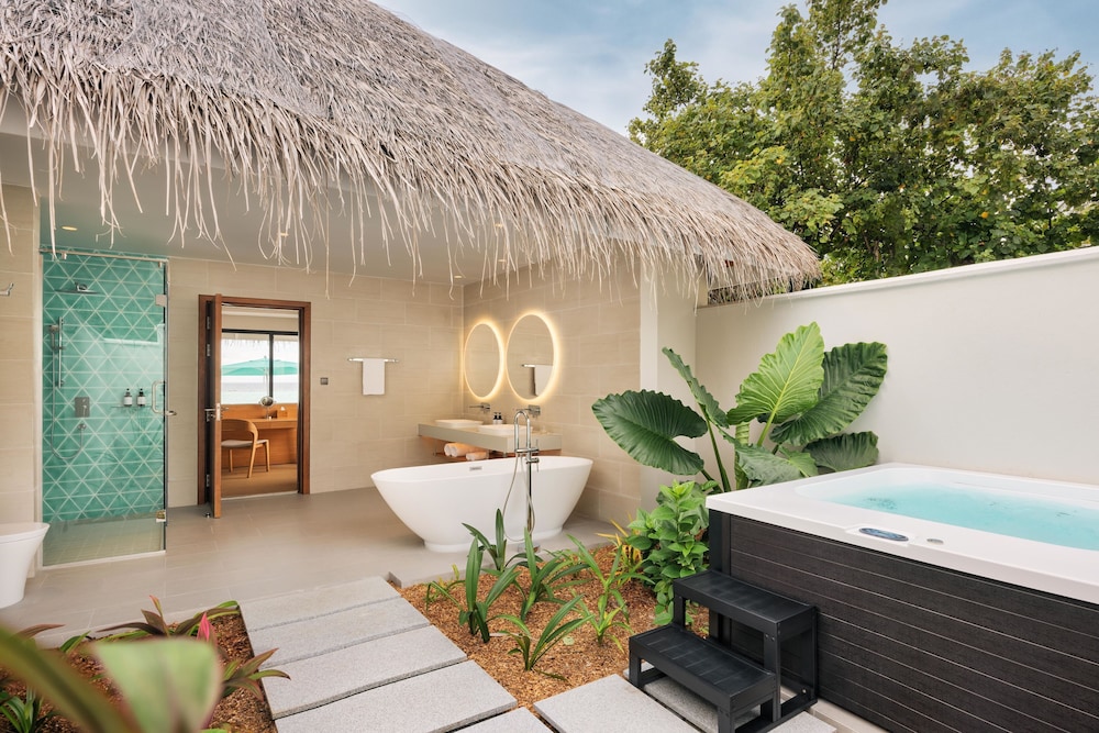Nova Maldives 8/78