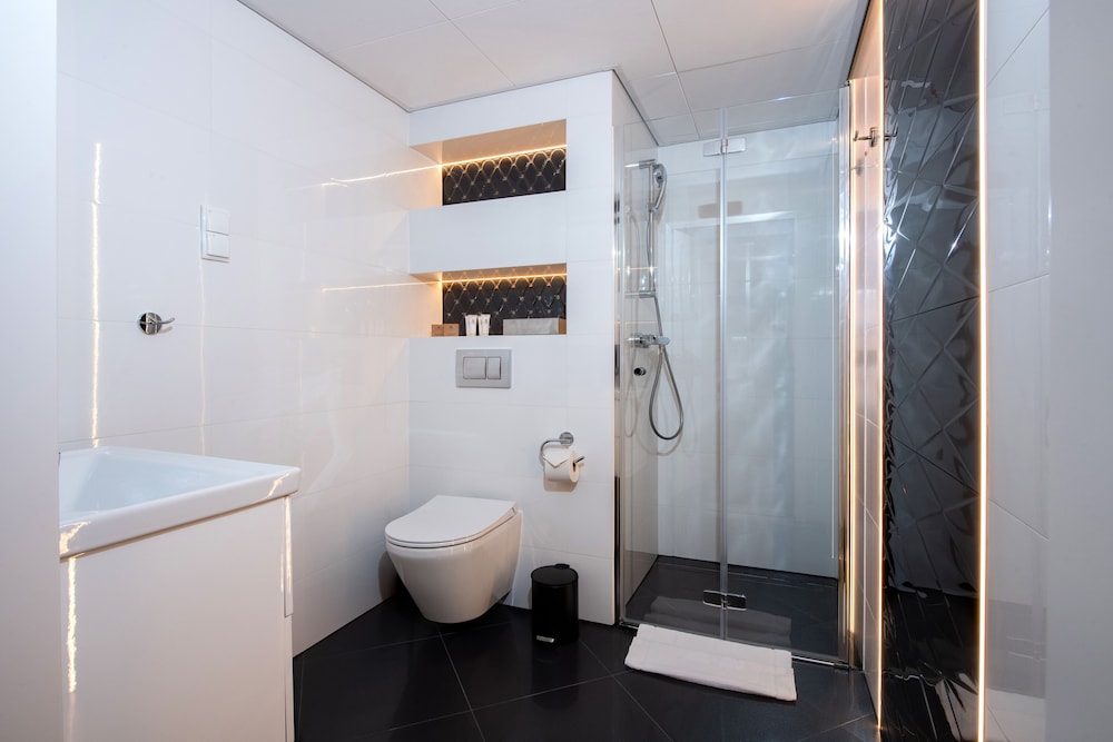 Economy, Double or Twin Bed, Courtyard Area، Xerion Hotel 3/4