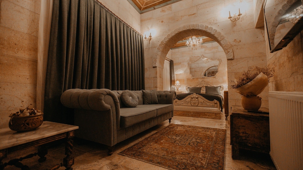 Serenus Cave Suites 31/50