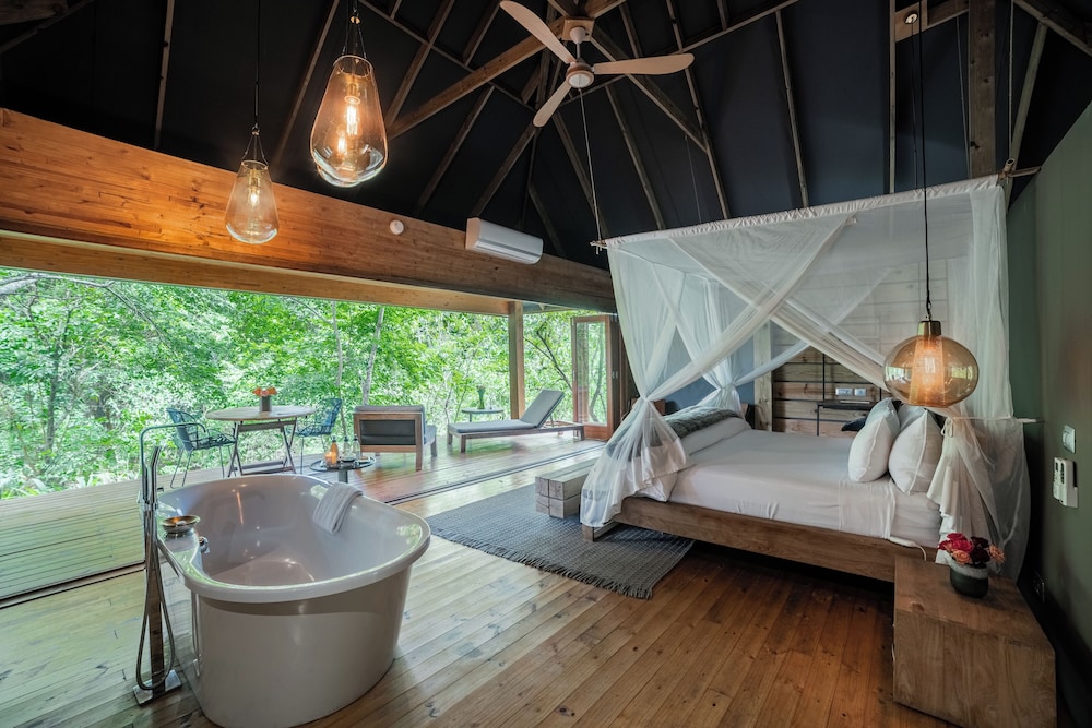 Summerfields Rose Retreat Spa 49/50