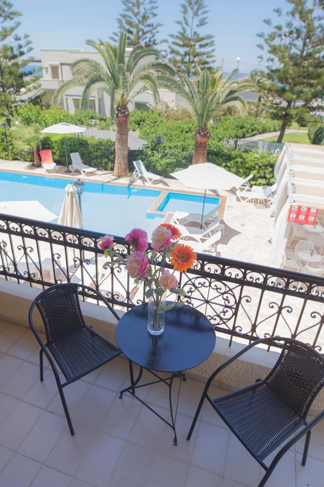 Creta Aquamarine Hotel 67/88
