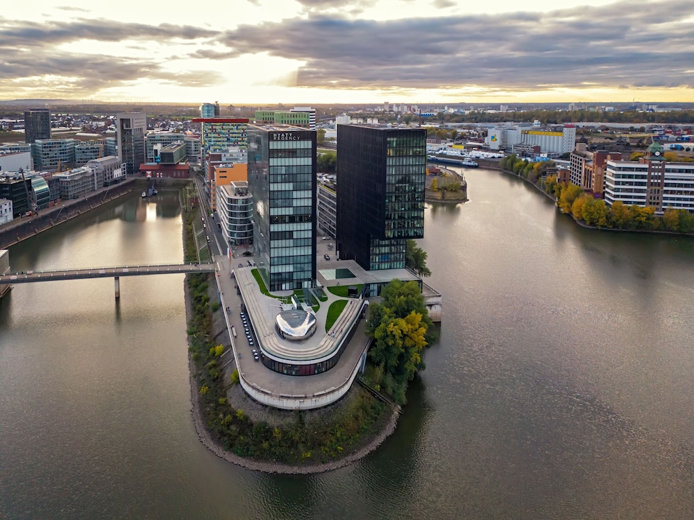 Hyatt Regency Dusseldorf 68/73