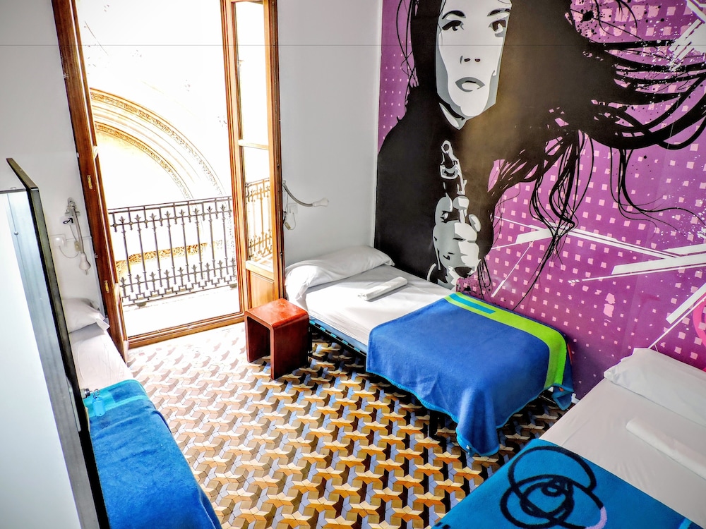 Home Youth Hostel 16/73