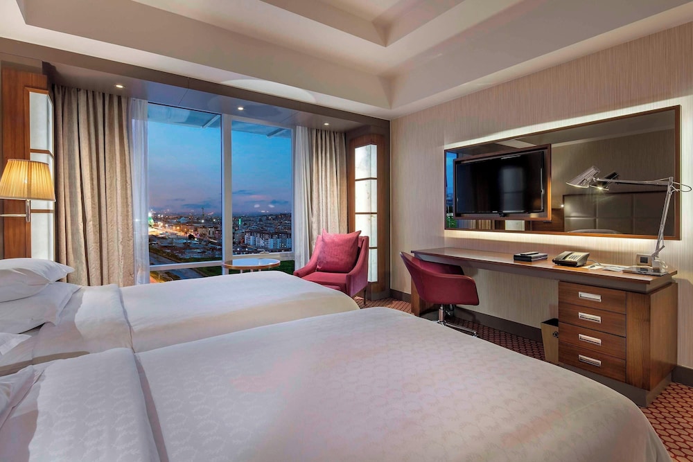 CLASSIC, TWIN BEDS, CITY VIEW