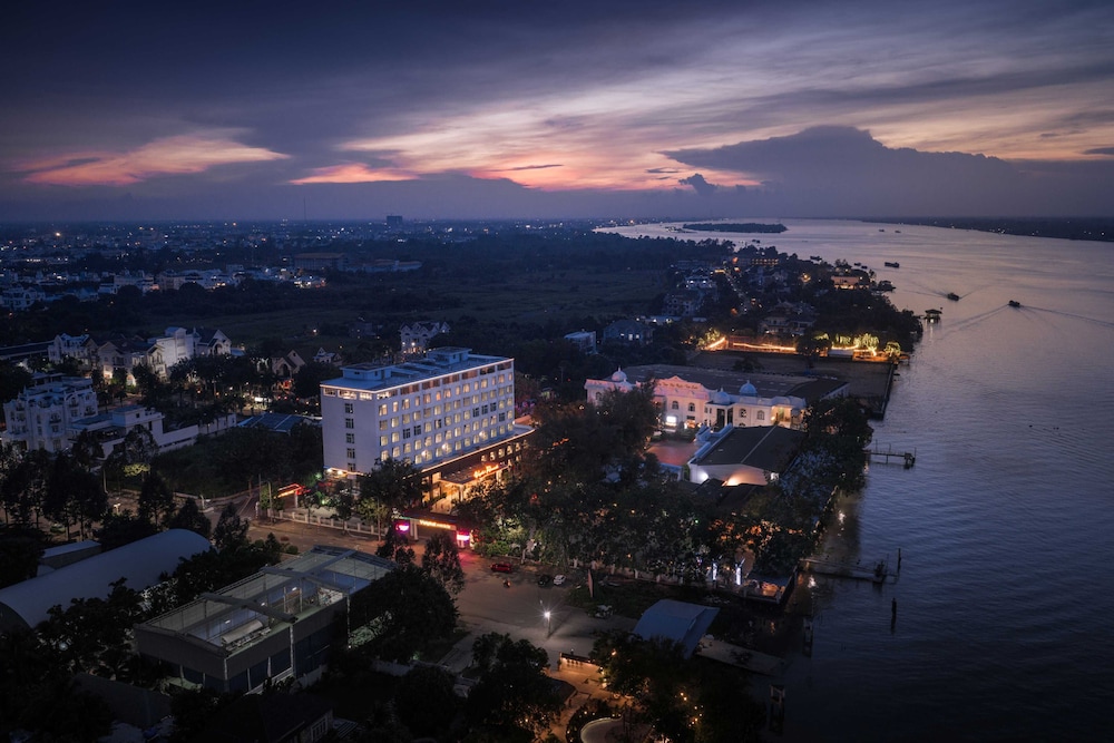 Van Phat Riverside Hotel 73/78