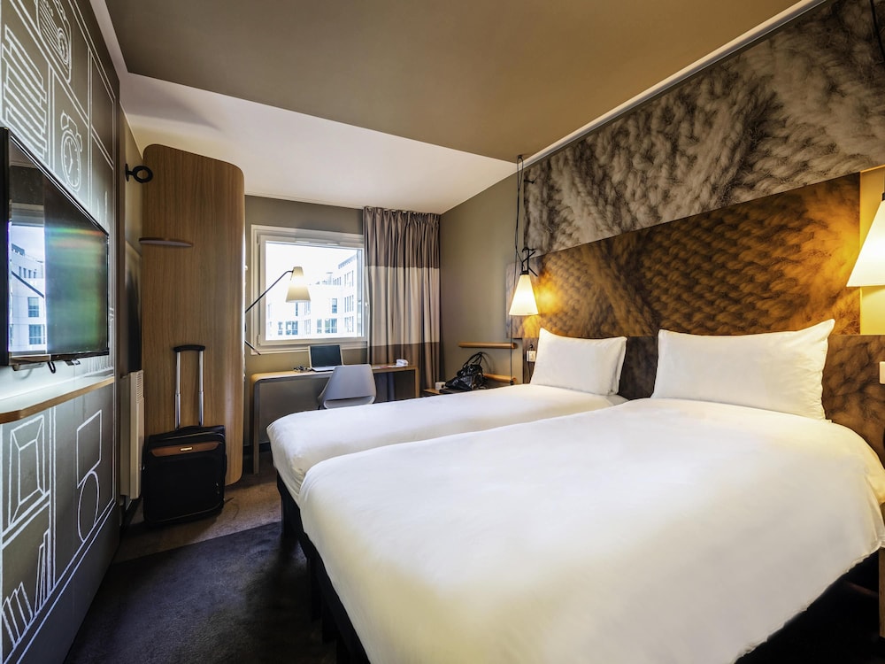 Ibis Nanterre La Defense 18/78