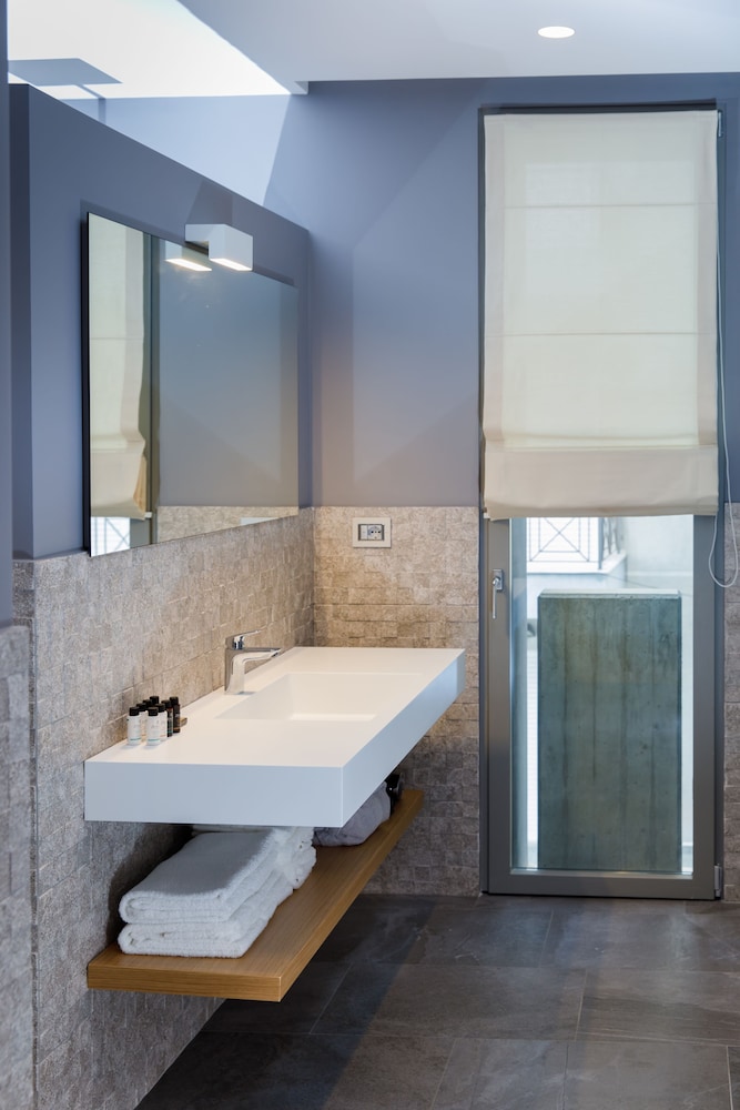 Buze Boutique Hotel 32/33